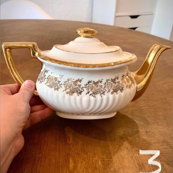 Stunning vintage gold Sadler and Georgian Gibsons teapots 👑 - Picture 4 of 8